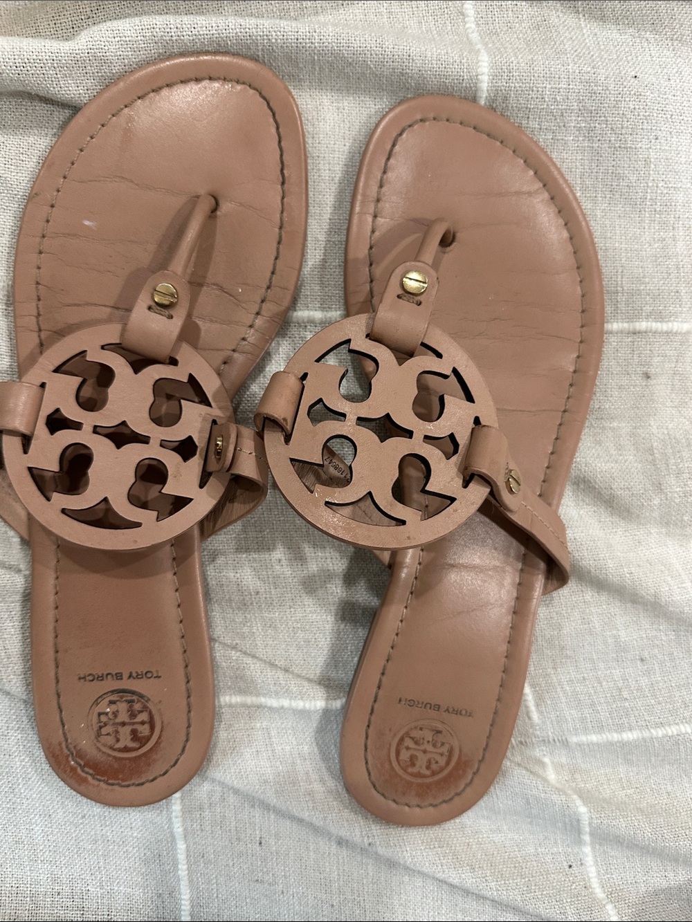 Tory Burch Cutout Logo Thong Sandals in Nude Pink